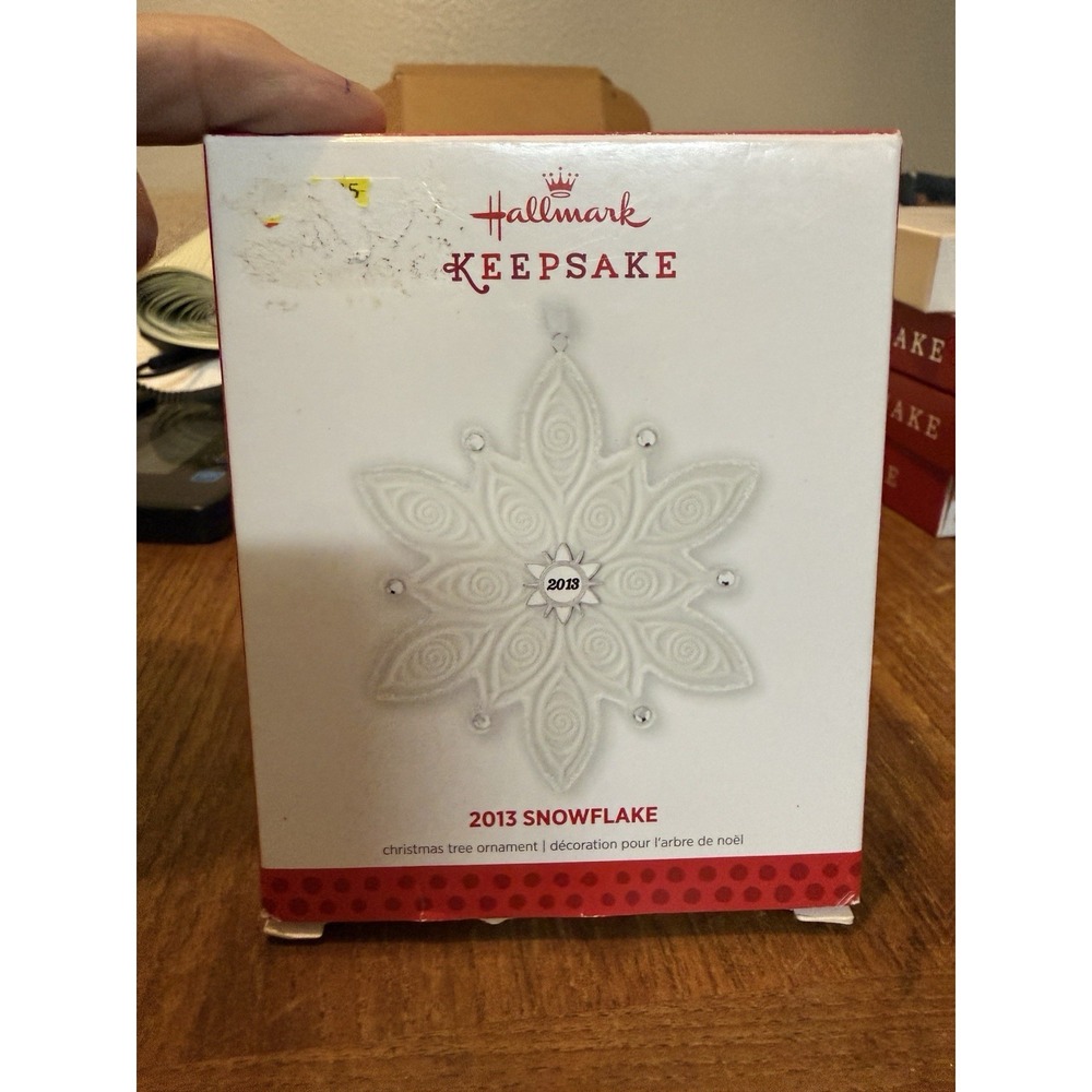 Hallmark Keepsake 2013 Snowflake Porcelain Ornament Ruth Donikowski QXG1375